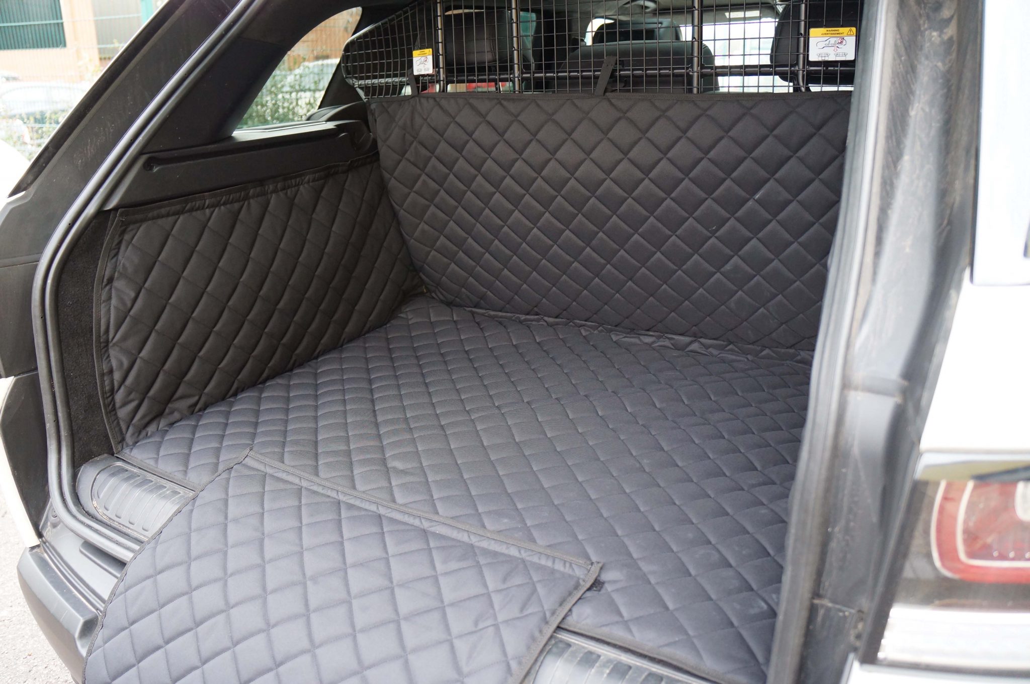 Land Rover Range Rover Sport 5 Seater (With Dog Guard in Use) 20132018