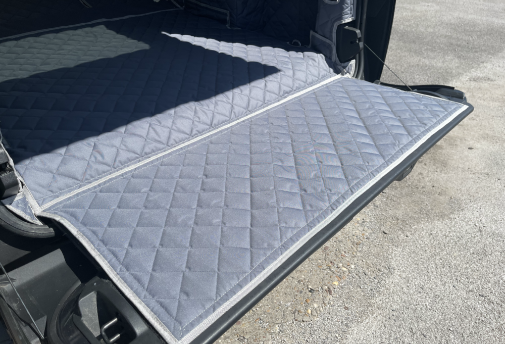 Land Rover Range Rover P400e PHEV 2020 - Present - Fully Tailored Quilted Boot Liner - Image 4