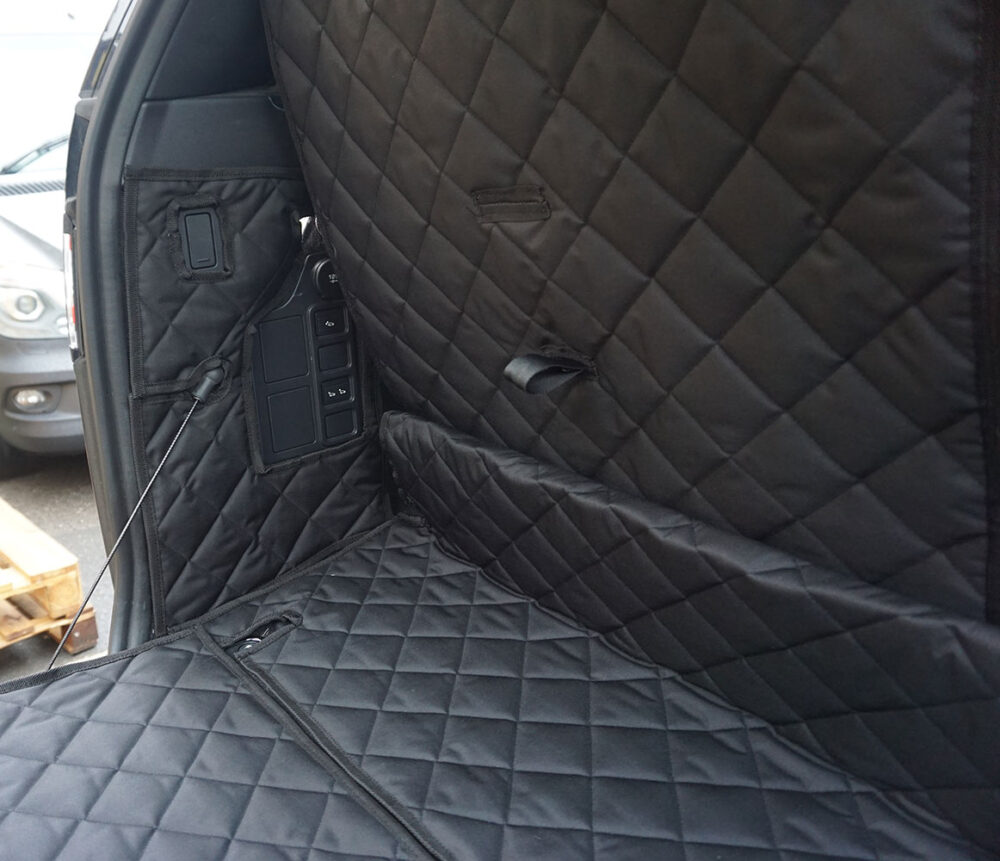 Land Rover Discovery 5 7 Seater 2020 - Present - Fully Tailored Quilted Boot Liner - Image 3