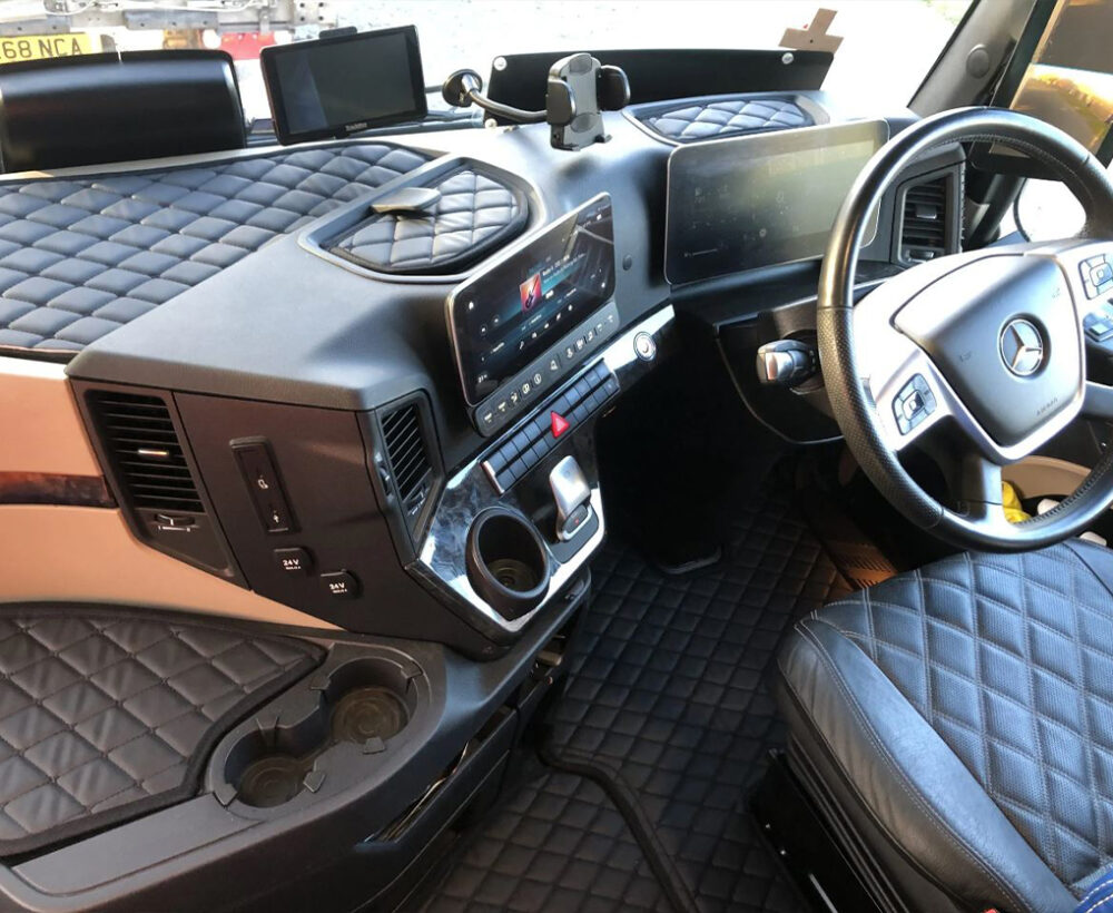 Quilt-Z - Mercedes Actros 5 Giga Cab - Truck Mats