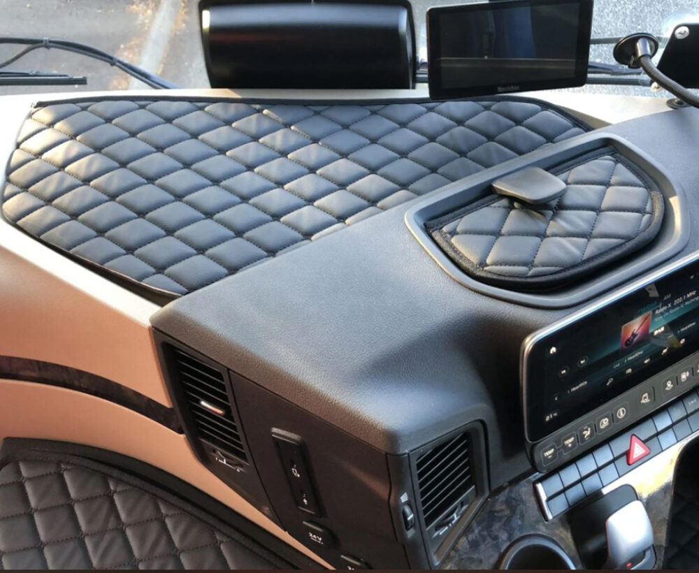 Quilt-Z - Mercedes Actros 5 Giga Cab - Truck Mats - Image 2