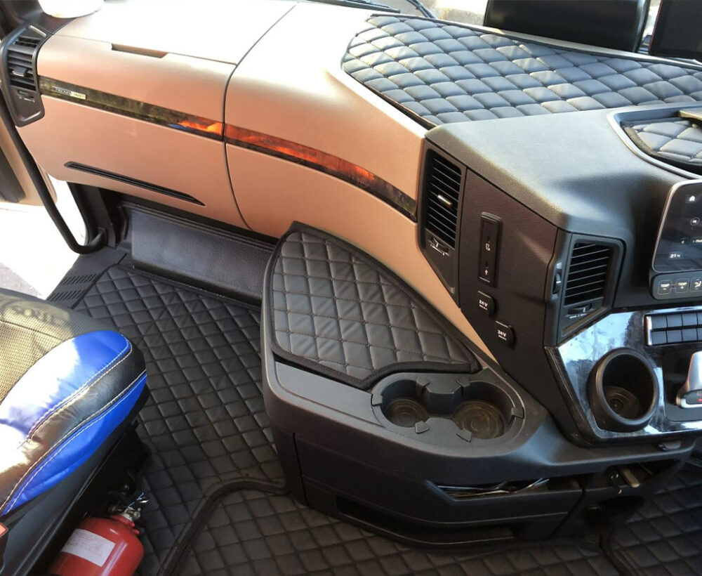 Quilt-Z - Mercedes Actros 5 Giga Cab - Truck Mats - Image 4