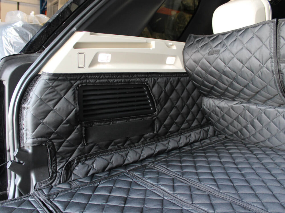 Land Rover Range Rover P400 MHEV Autobiography 2024 - Present - Fully Tailored Quilted Boot Liner - Image 3